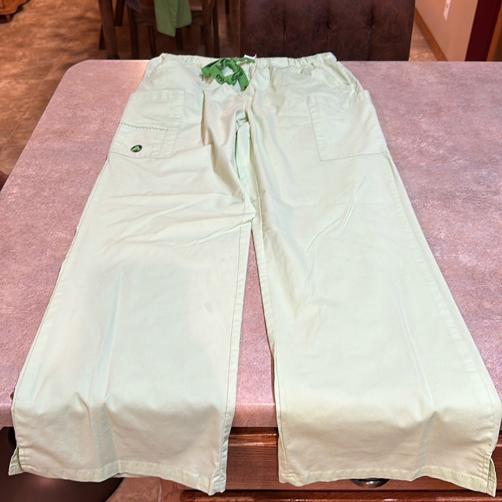Women’s Crocs scrub pants size medium